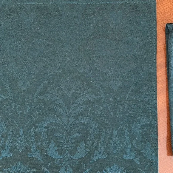 Set‎ of 8 placemats and 8 napkins. Maroon red. New without tags. Never used. Table Linens